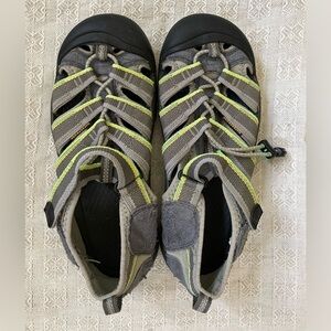 KEEN Unisex Child Newport H2 Closed Toe Water Sandals. Size 5.
